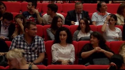 Antalya 'Fakat Müzeyyen Bu Derin Bir Tutku' Dünya Prömiyerini Yaptı