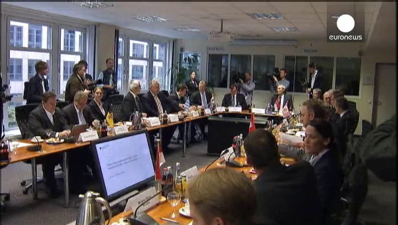 Germany plans travel ban for home-grown extremists