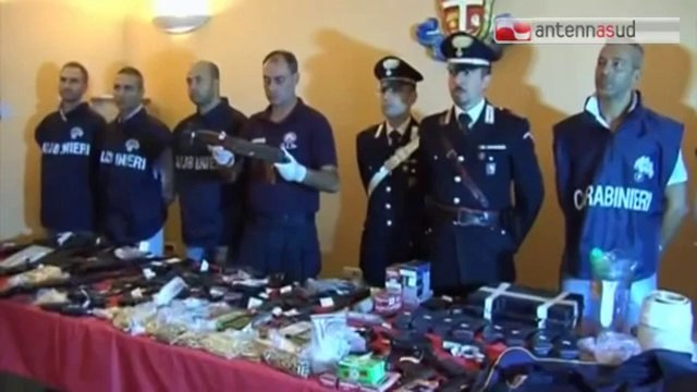 TG 17.10.14 Scoperto a Bari maxi-arsenale di armi
