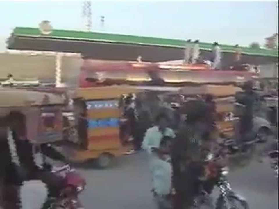 بلاول آرہا ہے دوکانیں بند کرو  کیا یہ ہے جمہوریت ؟