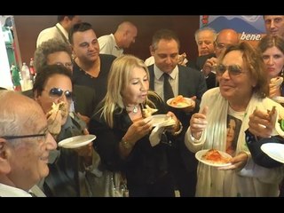 Napoli - #pazziperlapizza, parata di artisti in Consiglio Regionale (17.10.14)