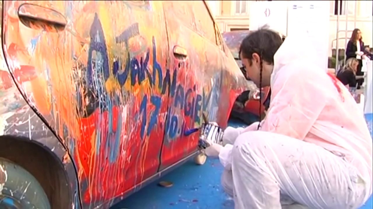 Roma - “Crash Art' installazione artistica in Piazza Montecitorio (17.10.14)