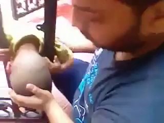 Kafası Demir parmaklığa sıkışan çocuğu böyle kurtardı