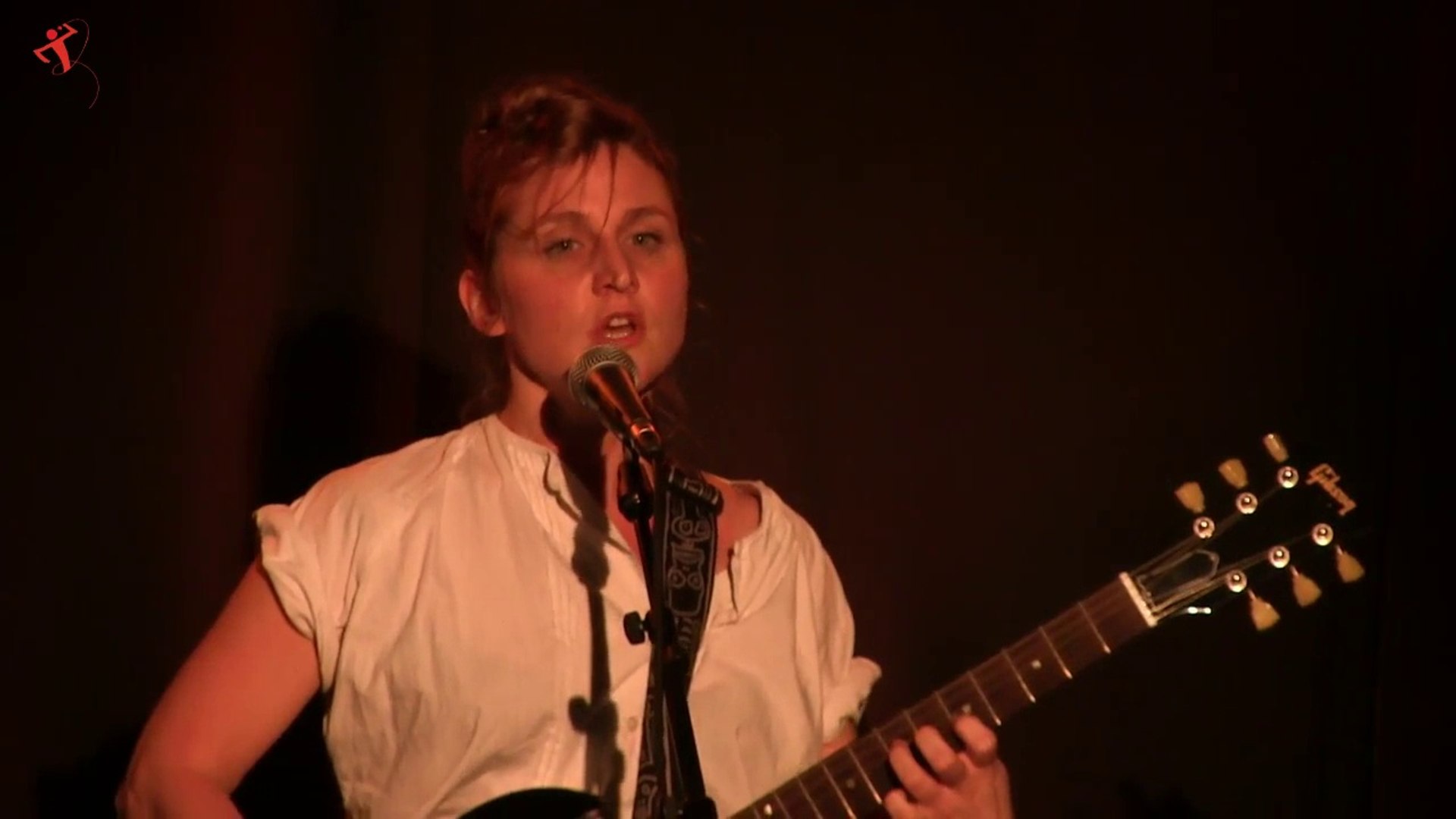 Anne Robinet en 1ère partie de Radio Elvis (17/10/2014) - Vidéo Dailymotion