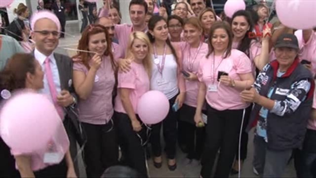 Meme Kanserine Dikkat Çekmek İçin Balon Uçurdular