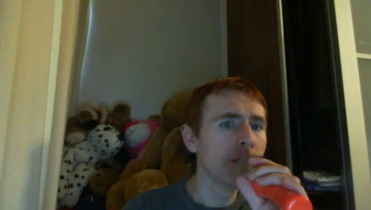 Wiwi égratigne "la poupée" de Christophe Mae