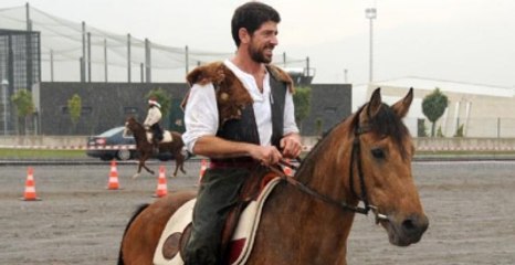 Issız Adam Kayseri'de Yağmur Altında Ata Bindi