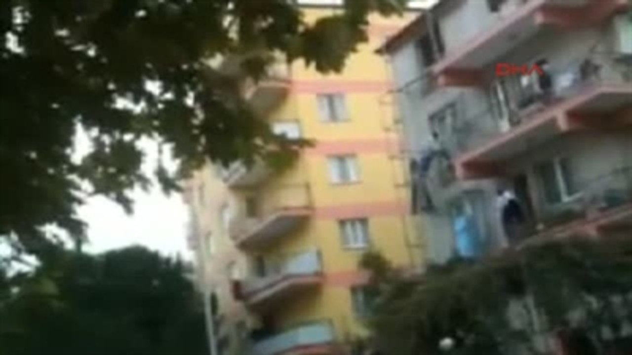 Denizli Kendini İnşaat İskelesinin Demirlerine Astı, Polis Kurtardı