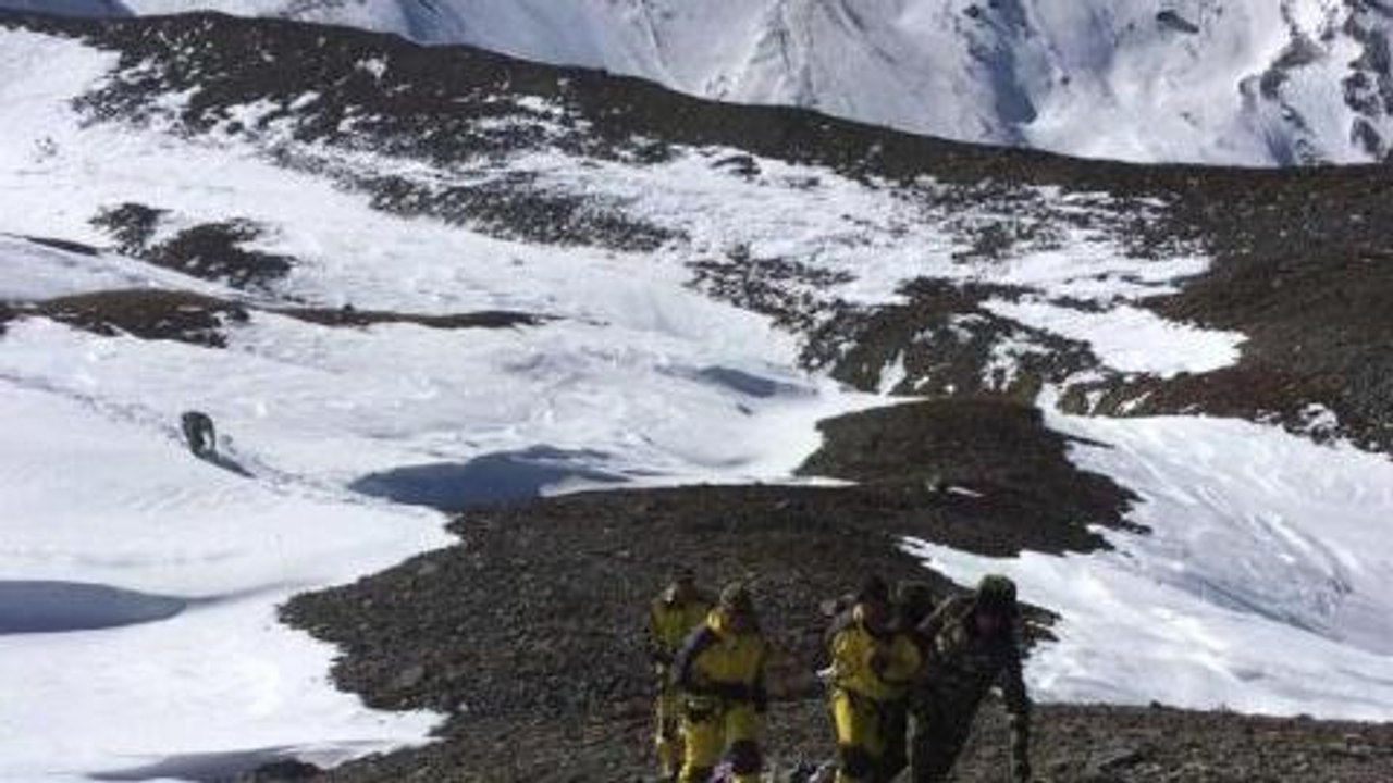 Snowstorm slows down Nepal rescue effort