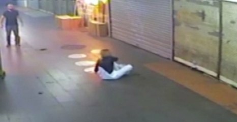 İstanbul'da Gasp Anı Saniye Saniye Görüntülendi