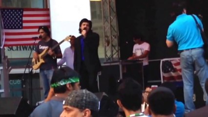 Jawad Ahmad (dholna) song live at Manhattan Nyc (Pakistan Prade 2014)