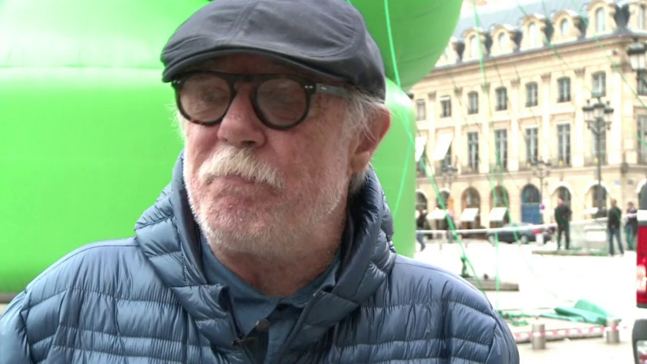 Pariser dildo-kunstwerk geht die luft aus