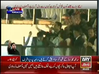 Bilawal Bhutto taking a picture before starting his Speech in Jalsa watch video.