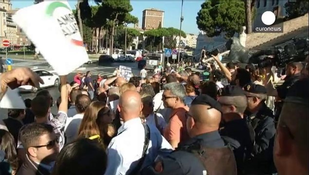 Gay marriages registered in Rome in defiance of Italian law