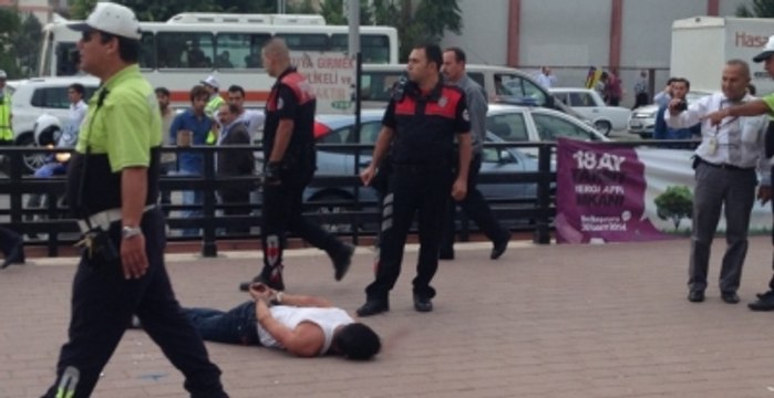 Motosiklet Sürücüsü Bıçakla Polise Saldırdı