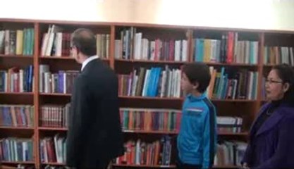 VALİ SEDDAR YAVUZ GEÇİCİ KÜTÜPHANEYİ ZİYARET ETTİ