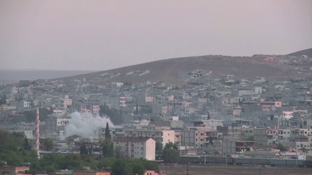 EI envia reforços e acentua pressão em Kobane