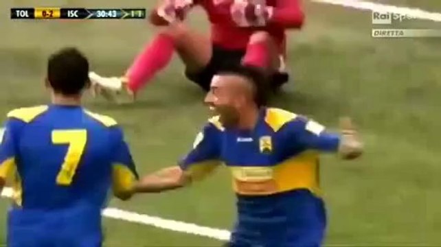 Rüzgar yüzünden kendi kalesine gol atan kaleci