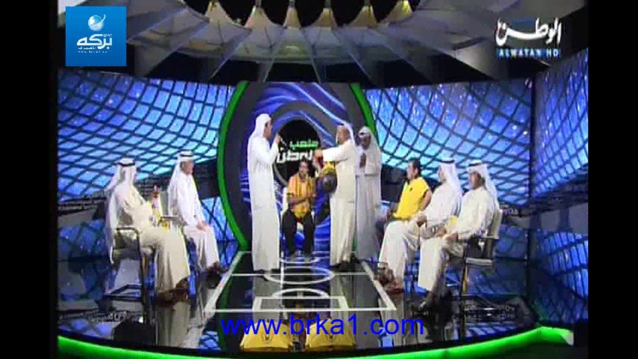 محمد كرم يرقص مع "الهبان" في برنامج ملعب الوطن احتفالاً بفوز القادسية كأس الاتحاد الآسيوي