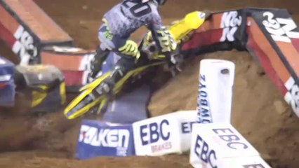 Mike Alessi percute Broc Tickle en supercross