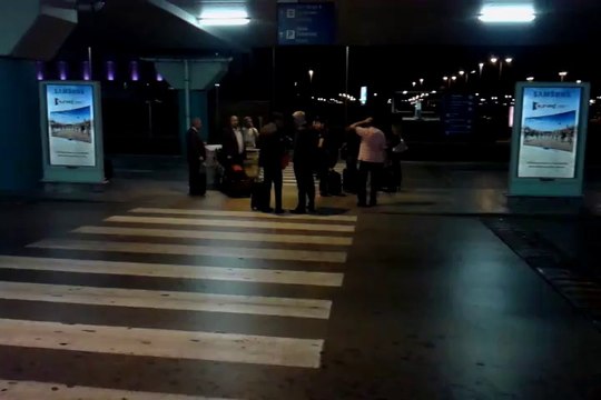 Μίτσελ και Νικοπολίδης λίγο μετά την άφιξη του Ολυμπιακού στο Ε. Βενιζέλος