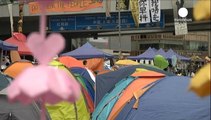 دانشجویان دموکراسی خواه با مقامات هنگ کنگ به گفتگو نشستند
