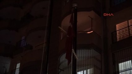 Adana'da Türk Bayrağı'nın İndirilmesine Vatandaş İzin Vermedi