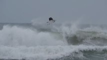 Kelly Slater fait un incroyable 540° au Portugal