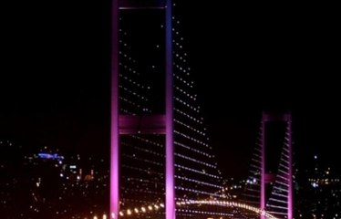 Boğaziçi ve FSM Köprüleri pembeye büründü