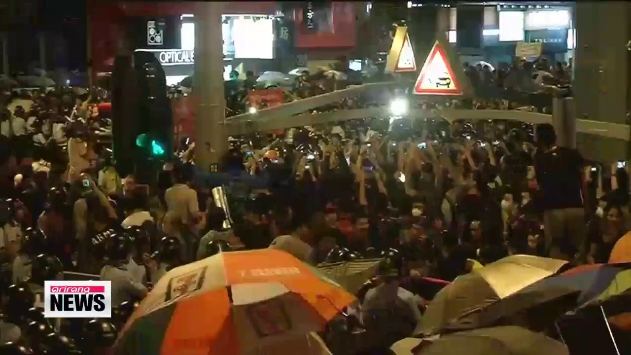 Hong Kong sees second day of violent clashes