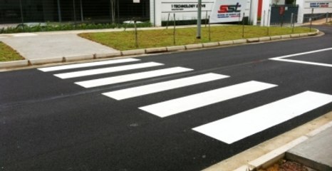 Bu Kez Tam Tersi Oldu: Yaya Otomobile Çarptı!