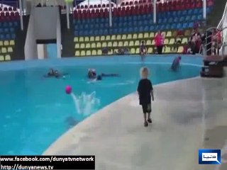 Dunya News - Video of youngster playing with dolphin goes viral