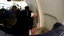 Vidéo: Quand la cabine d'un Boeing 757 se fissure en plein vol
