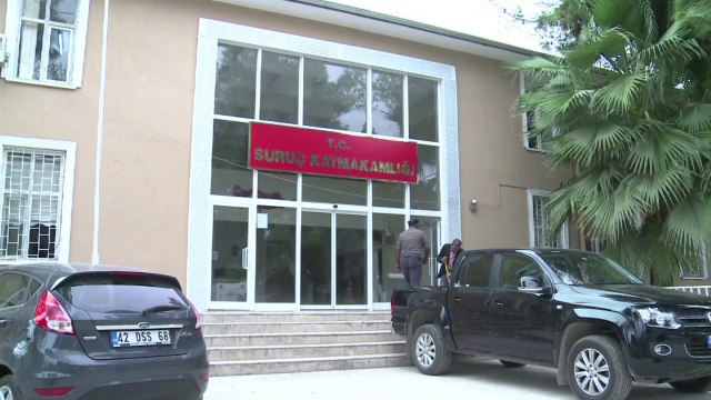 Up to 10,000 Syrian Kurds shelter in Turkish camp