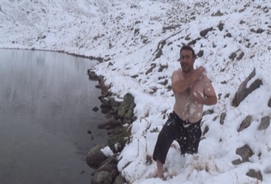 Çılgın Rizeli -5 Derecede Göle Girdi!