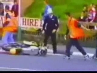 la moto qui perd la roue