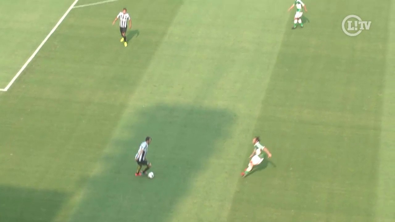 Valdivia rouba bola de letra, e deixa Henrique na cara gol