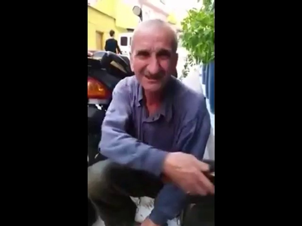 Gözlerin Doğuyor Gecelerime Şarkısını Söyleyen Dayı