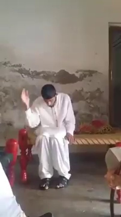 ایک نیا انداز میں پیش کیا گو نواز گو نواز گو هاهاهاها هاهاهاها
