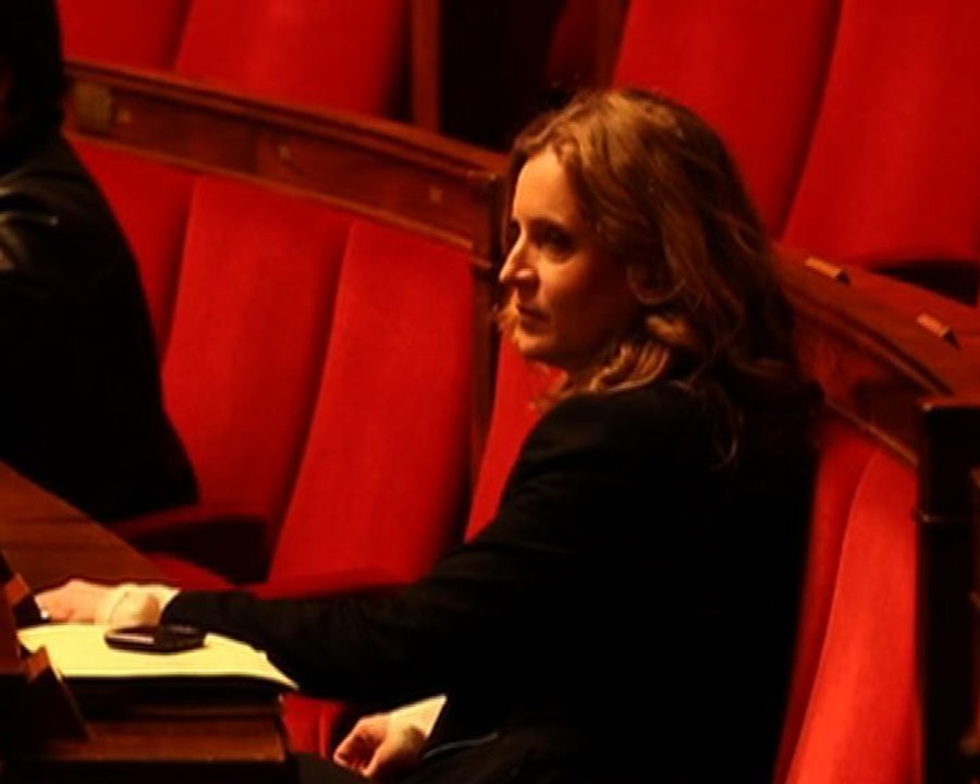 Quand NKM arrive en retard pour voter les lois