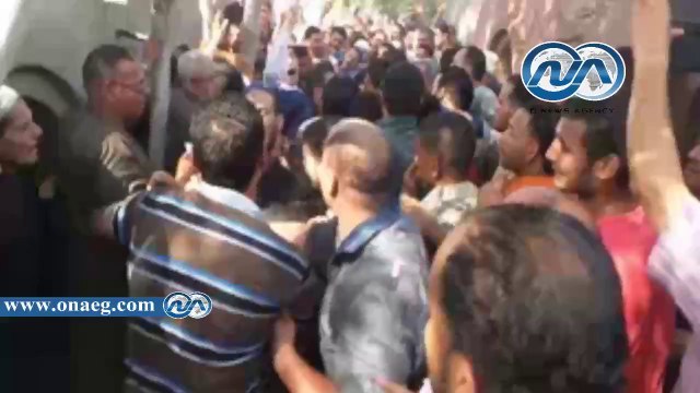 بالفيديو..الآلاف يشيعون جثامين شهيدي “حادث العريش” بكفر الشيخ.. وهتافات «الإرهاب عدو الله»