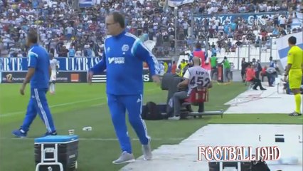 Marcelo Bielsa se quema el culo en pleno partido
