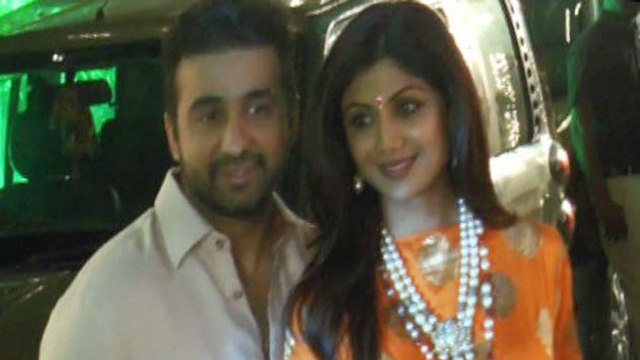 Shilpa Shetty Celebrates Diwali With Bollywood Celebs
