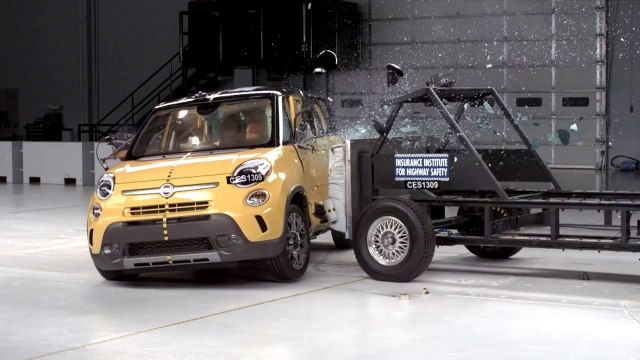 Fiat 500L Yandan Otomobille Çarpışma Testi