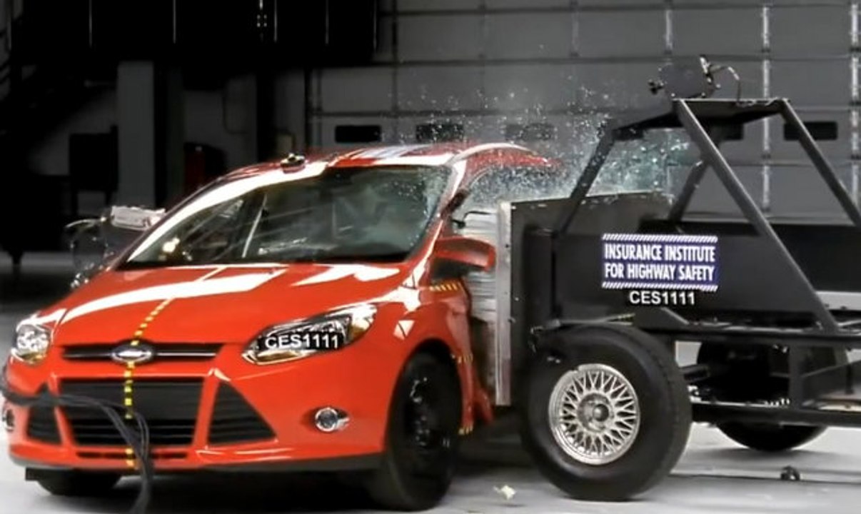 Ford Focus Yandan Çarpışma Testi
