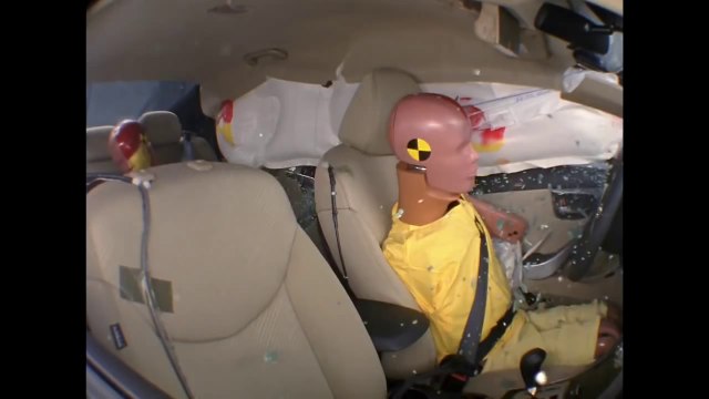 Hyundai Elantra Yandan Otomobille Çarpışma Testi