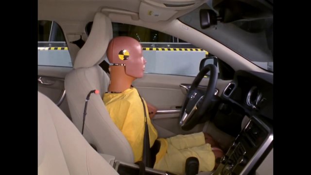 Volvo S60 Yandan Otomobille Çarpışma Testi