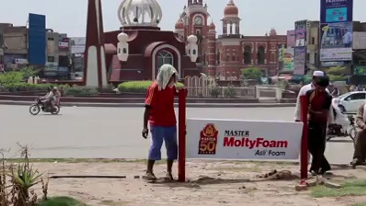 Master Molty Foam Ad
