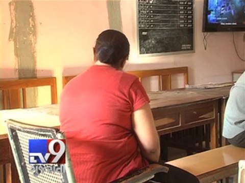 Rajkot woman PSI, constable caught for taking bribe - Tv9 Gujarati