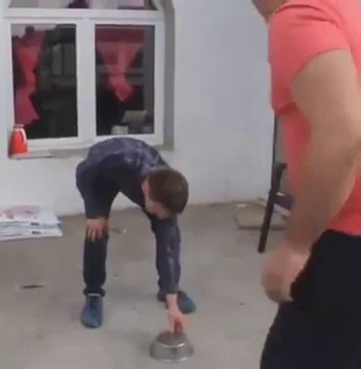 Explosion d'une casserole au visage